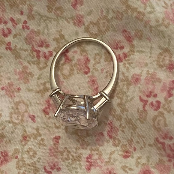 Oval three stone CZ sterling silver ring in ring size 8. - Picture 3 of 3